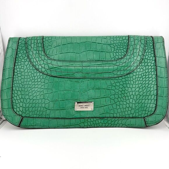 Nine West Emerald Green Crocodile-Embossed Leather Clutch with Silver Hardware - Picture 3 of 13